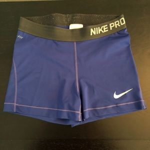 Nike Pro workout shorts - Size M